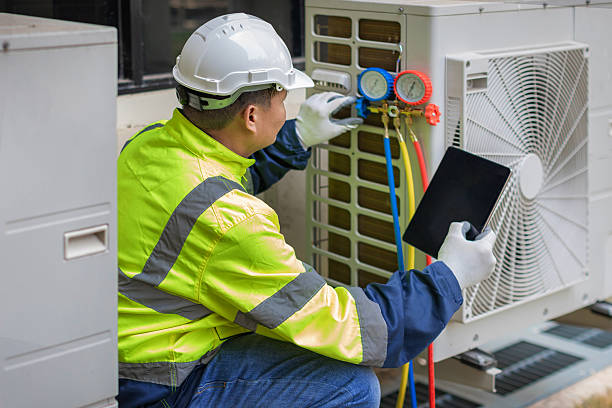Professional Hvac technician working in Woodbury, MN